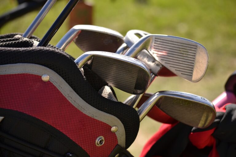 golf, golf clubs, golfing-1909115.jpg